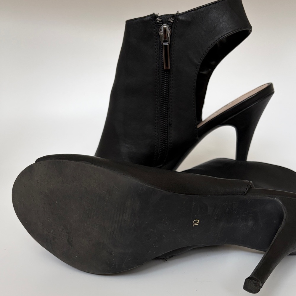 Elegant Black Leather Peep-Toe Heels - Picture 8 of 8